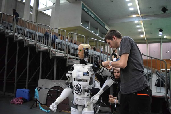 Quelles sont les implications éthiques des nouvelles technologies dans les politiques de défense ?