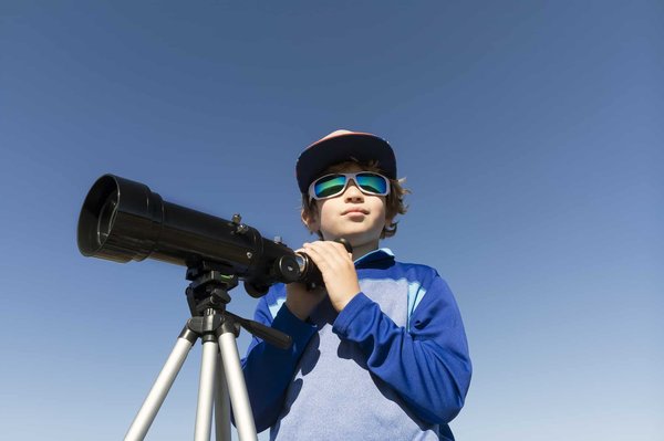 Pourquoi offrir un télescope à un enfant ?